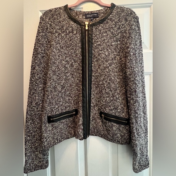 Jones New York Tops - Jones New York zip up long sleeve in size Large